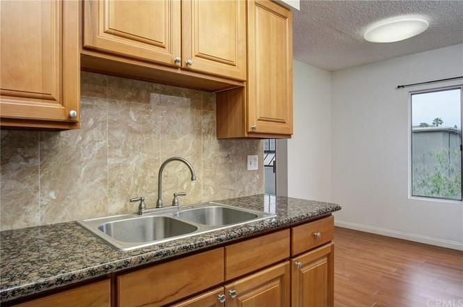 Building Photo - 339 S Catalina Ave