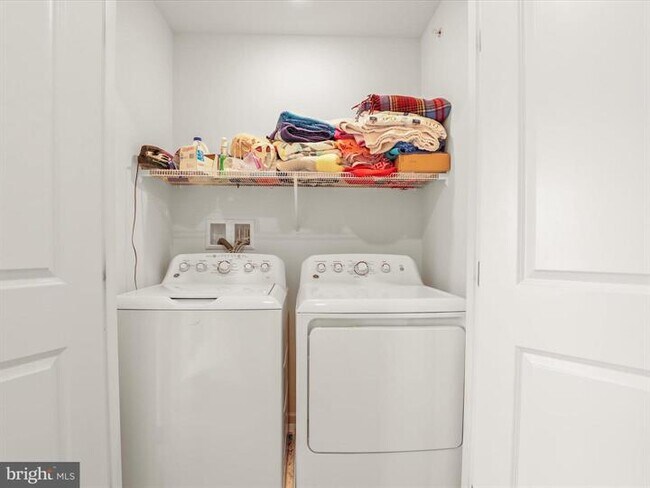 Building Photo - 4341 Forbes Dr