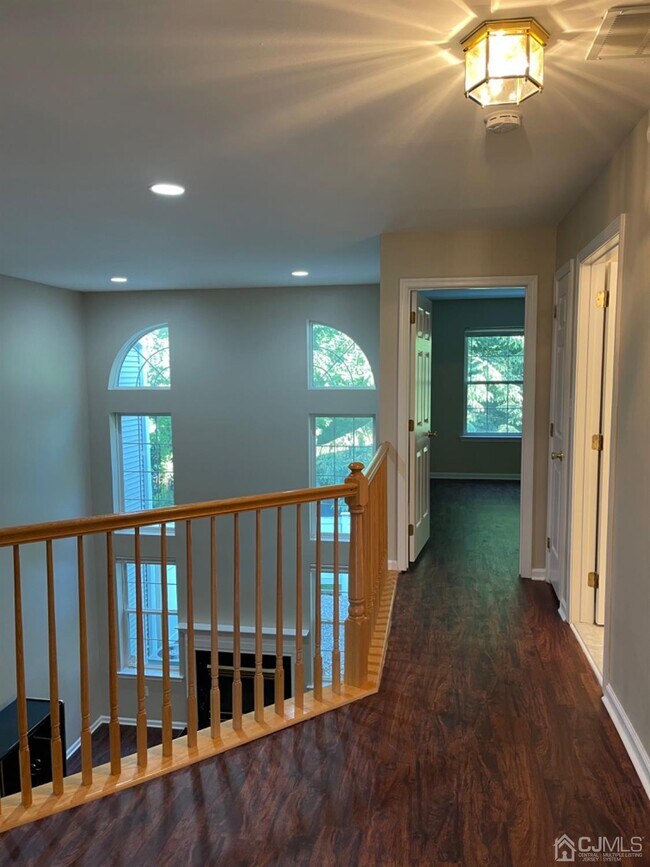Building Photo - 304 Canterbury Way