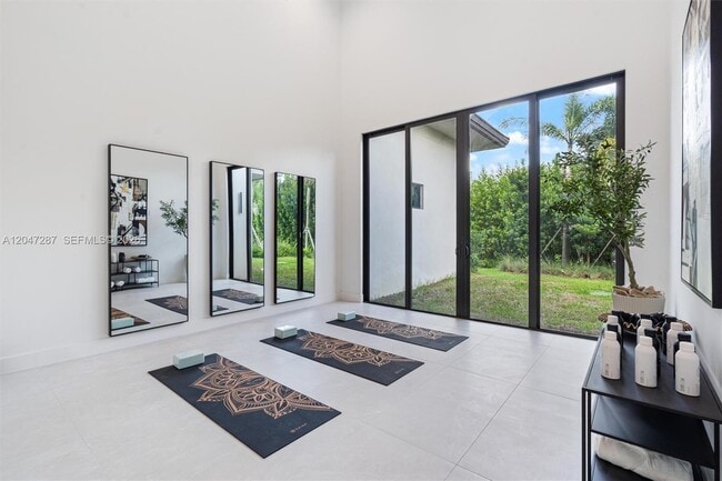 Building Photo - 14930 SW 16 Ct