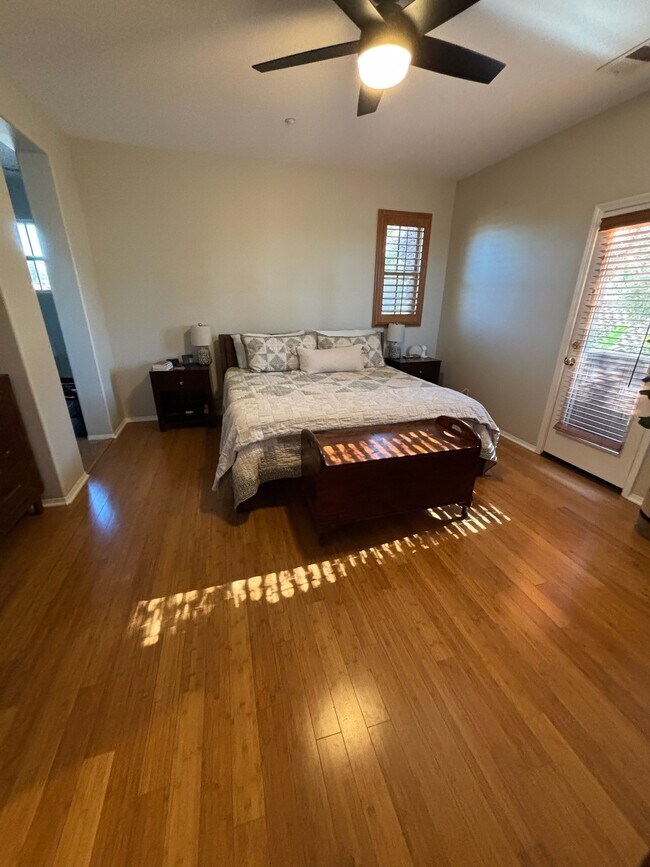 Building Photo - 92 Sarabande