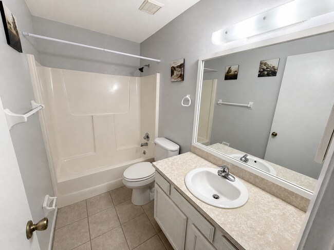 Building Photo - Condo in Gated Winterset