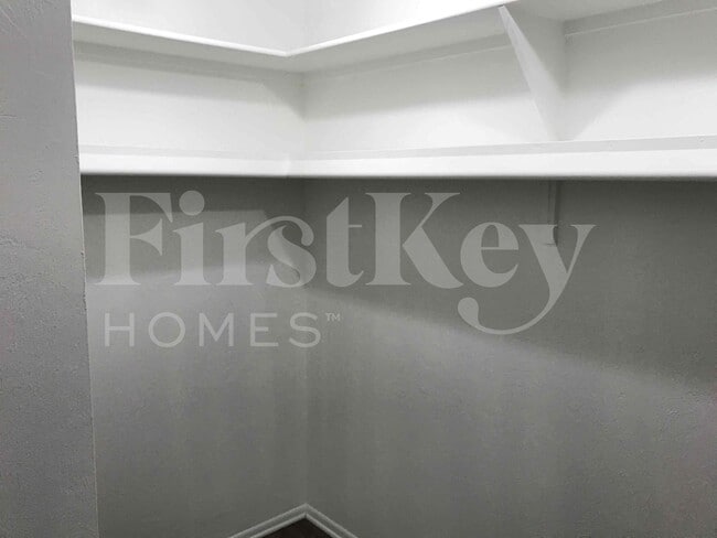 Building Photo - 3922 SE 2nd Ave