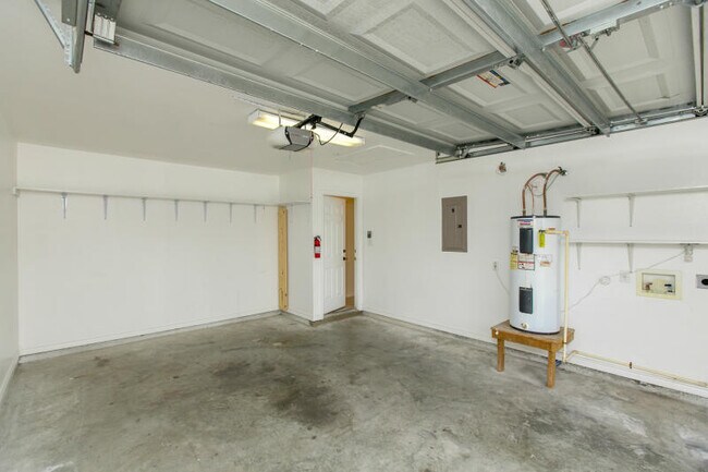 Building Photo - 430 Knickerbocker St