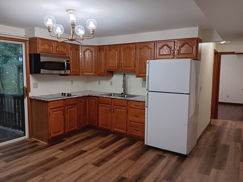 Building Photo - 530 Beacon Point Ln