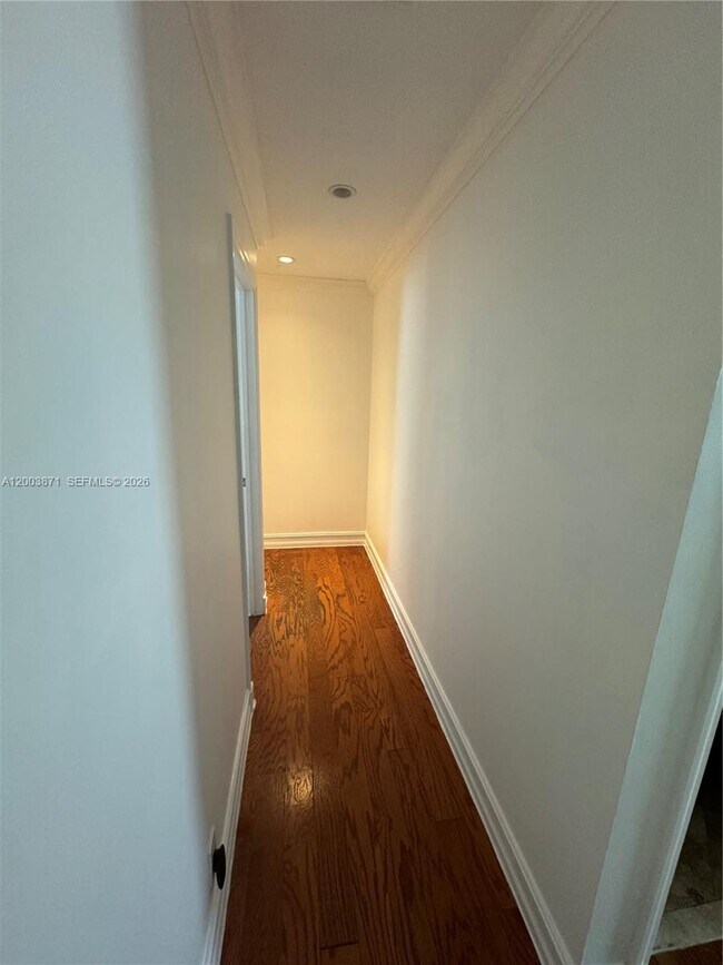 Building Photo - 3920 Woodside Dr