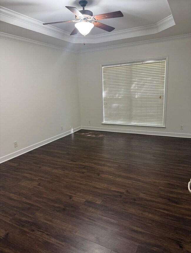 Building Photo - Beautiful 4 Bedroom Home