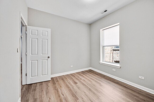 Building Photo - 4143 S Michigan Ave