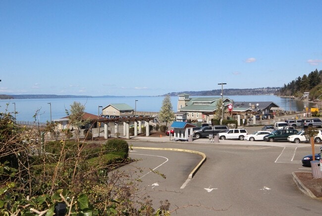Building Photo - Large Redondo Condo with Waterfront View!