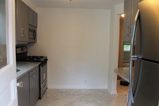 Building Photo - 272 Barclay Ave