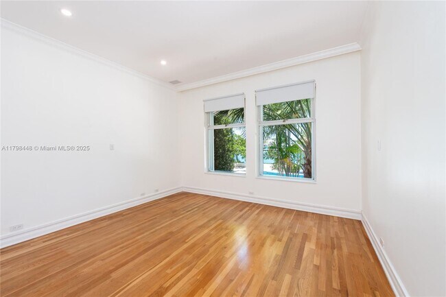 Building Photo - 621 N Mashta Dr