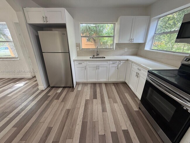 Building Photo - 2813 Dewey St