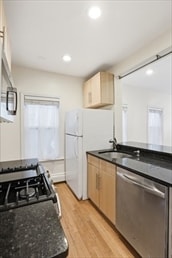 Building Photo - 13 Howard St