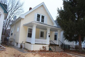 Building Photo - COMING SOON-2 Bedroom 1 Bathroom Home-1520 D Ave NE