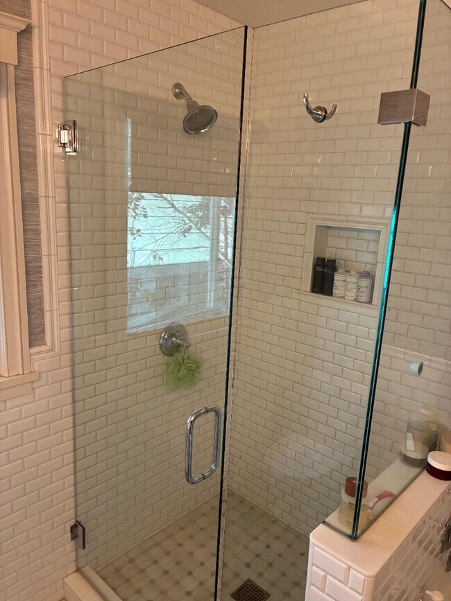 Building Photo - 212 Dwight Rd