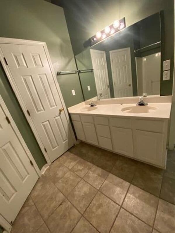 Building Photo - 1015 River Isle Cove