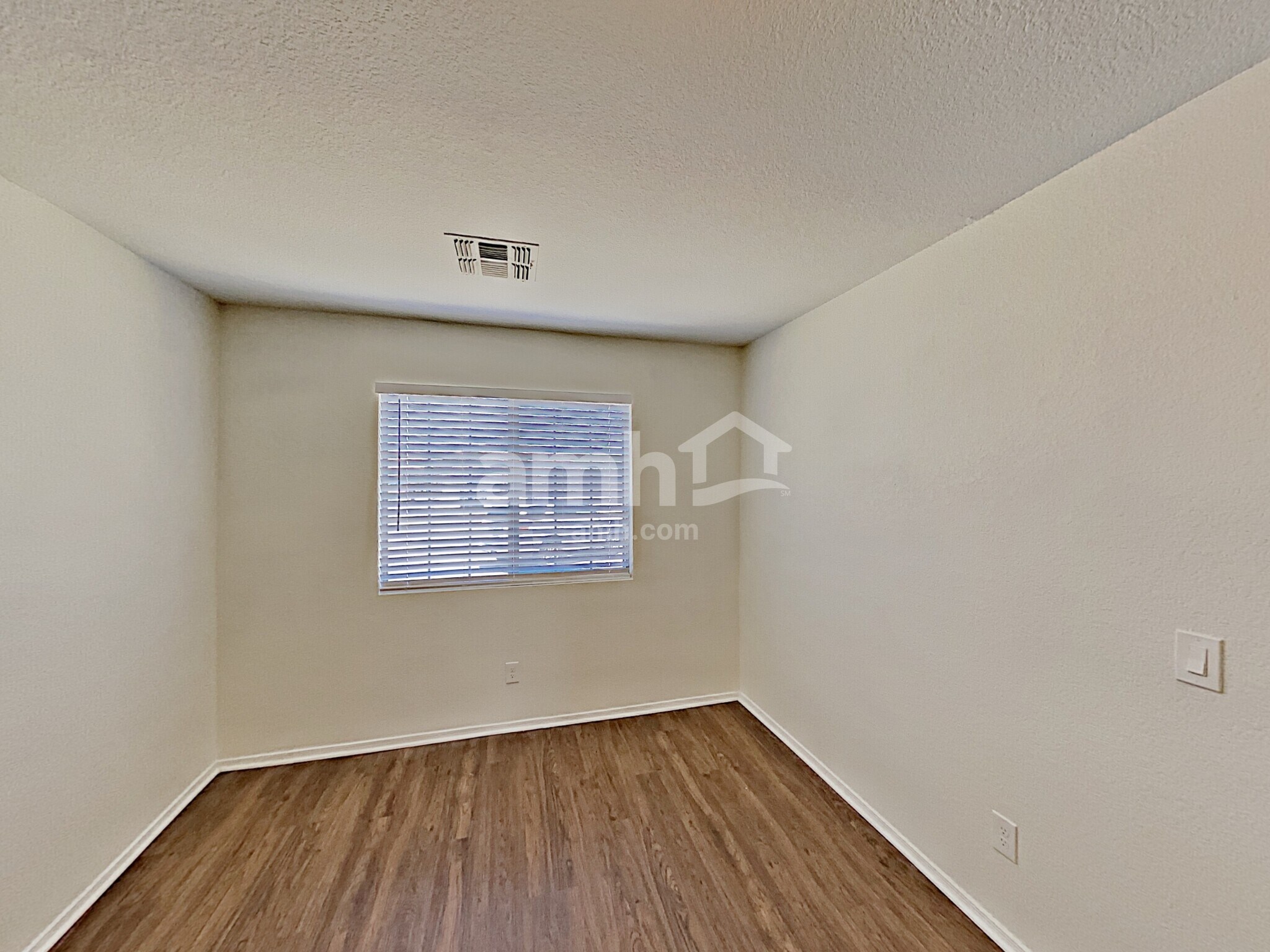 Building Photo - 7547 W Vermont Ave