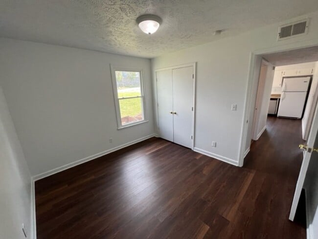 Building Photo - Quaint Sylvan Heights Duplex