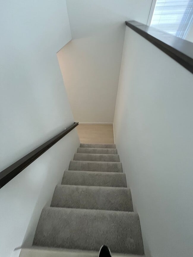 Building Photo - 3 Bed 3 Bath Townhome