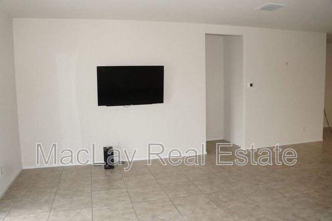 Building Photo - 1083 W Chimes Tower Dr