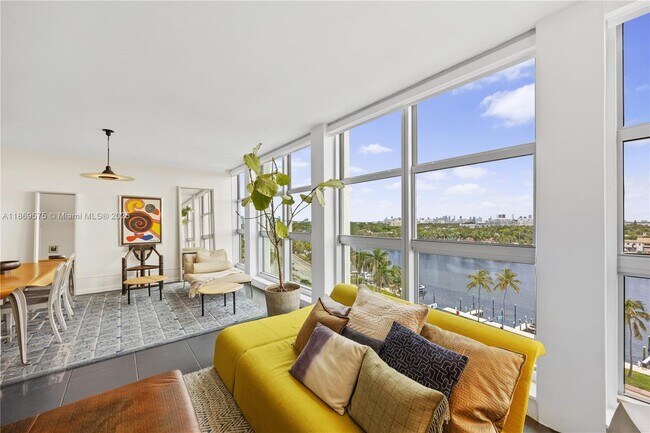Building Photo - 5055 Collins Ave