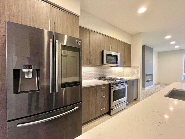 Building Photo - Great TownHome For Rent