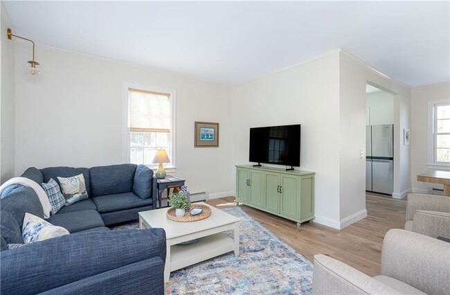 Building Photo - 4 Gladding Ct