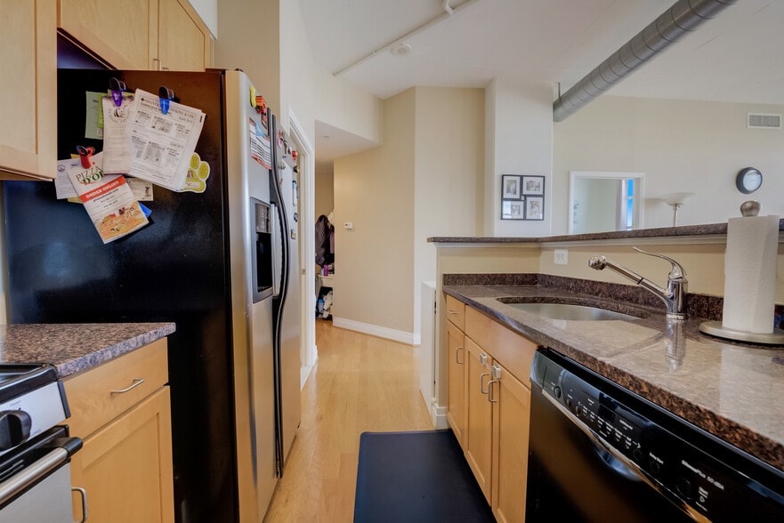 Kitchen - 2020 12th St NW