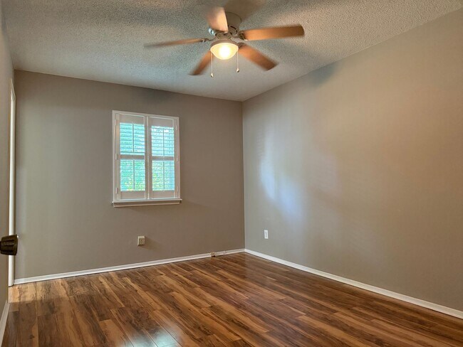 Building Photo - 3 Creekridge Cir