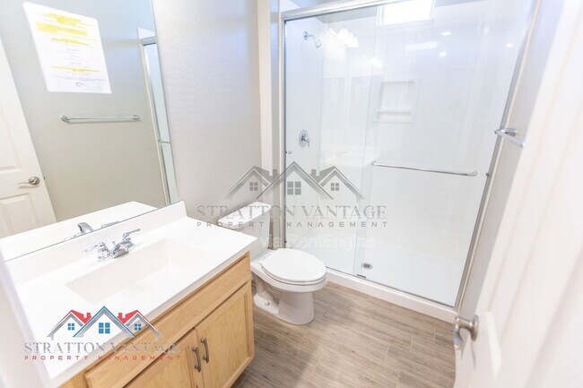 Building Photo - 15243 W Latham St