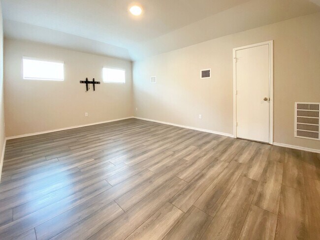 Building Photo - 15016 Upland Willow Rd