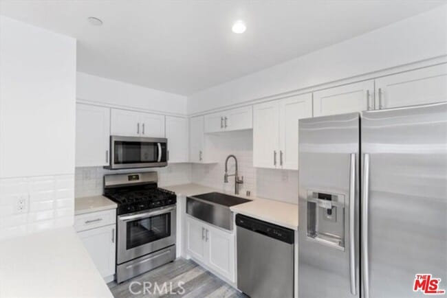 Building Photo - 5643 Willowcrest Ave