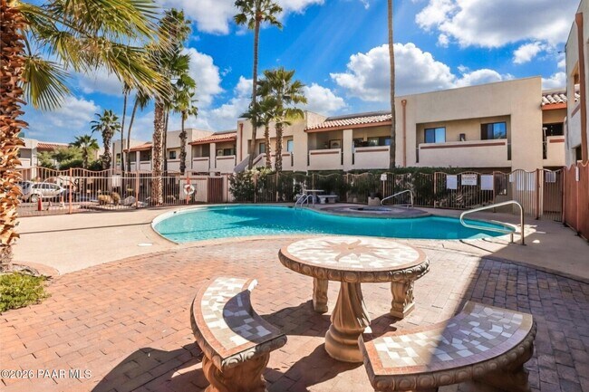 Building Photo - 455 W Kelso St