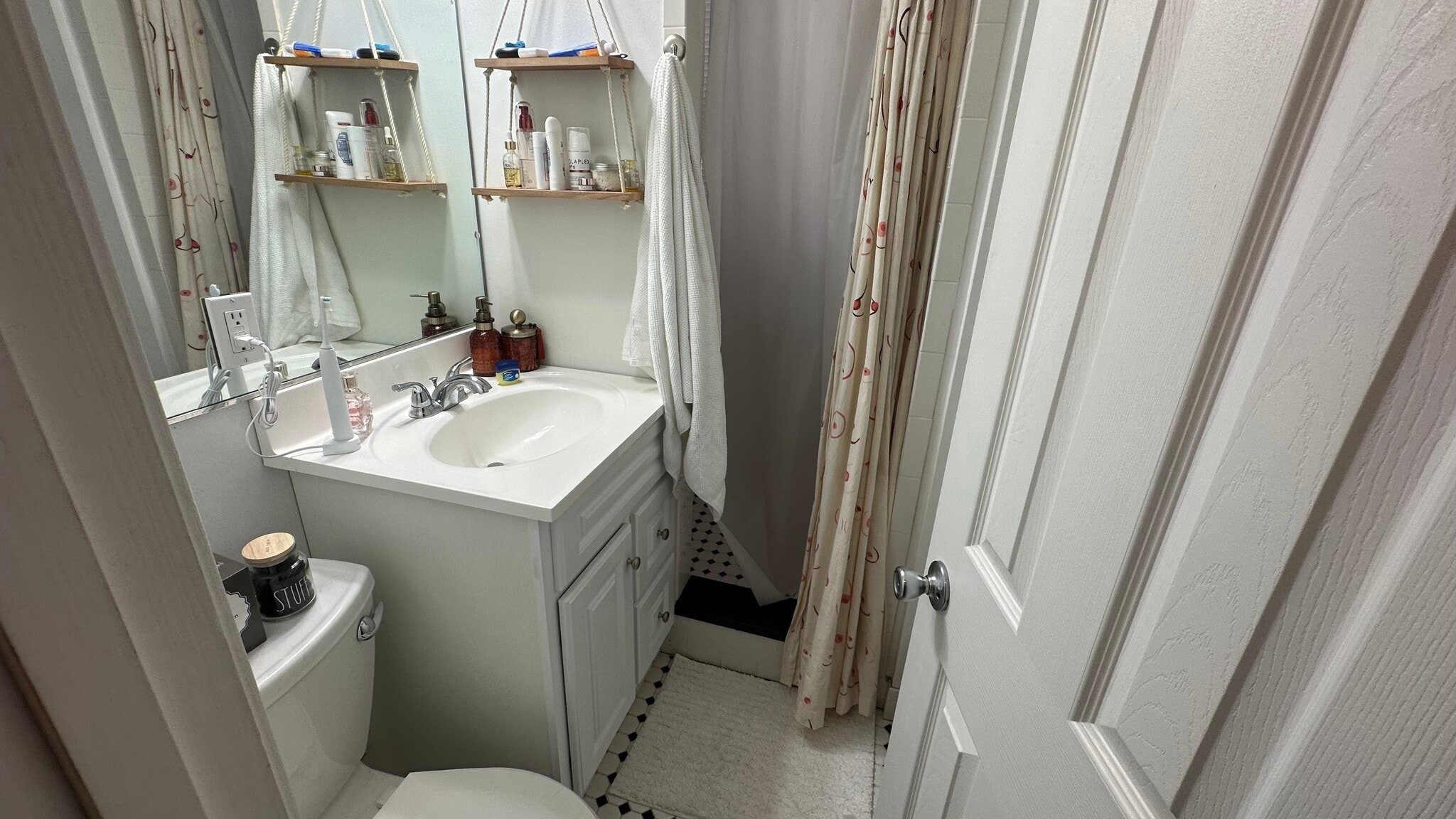 Building Photo - 142 Hemenway St