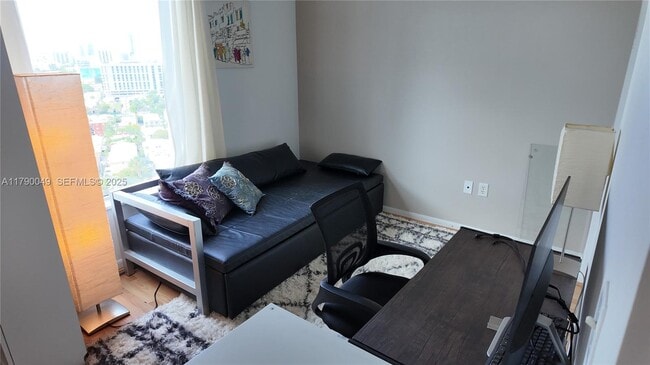 Building Photo - 10 SW South River Dr