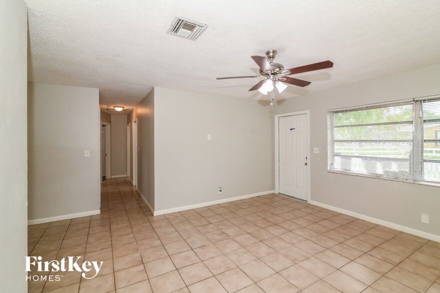 Building Photo - 161 NE 20th St