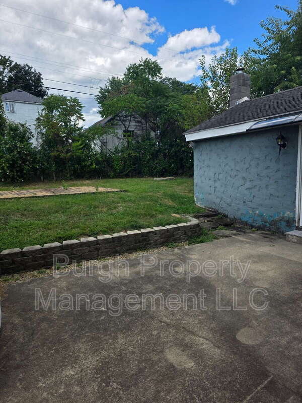 Building Photo - 549 Thompson Ave