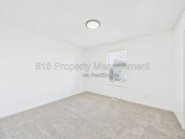 Building Photo - 504 Spring Ave