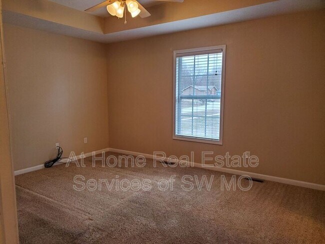 Building Photo - 308 Excalibur Ct