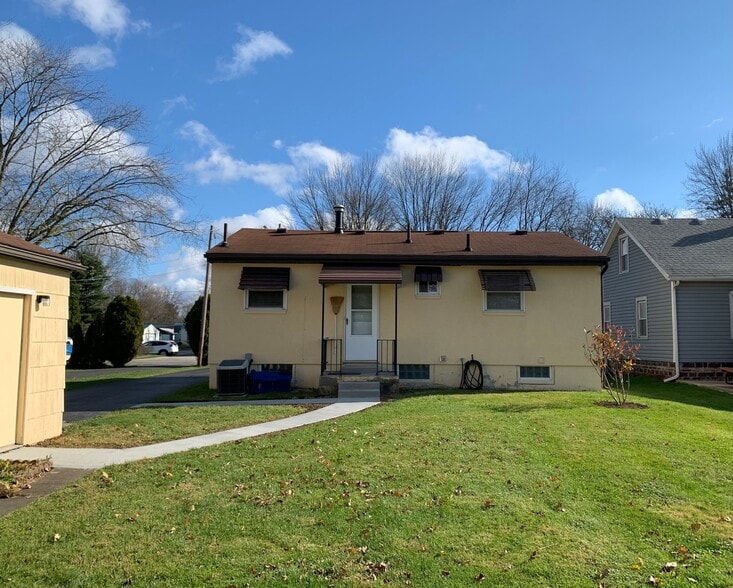 Building Photo - 13 Willow St