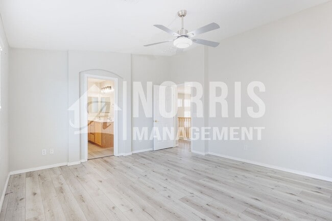 Building Photo - 1553 E Alba Dr