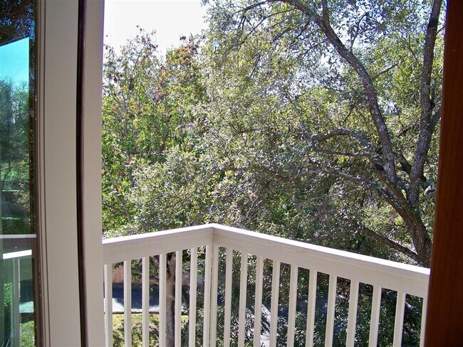 Building Photo - 802 S 1st St