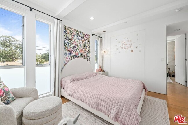 Building Photo - 2736 Armacost Ave