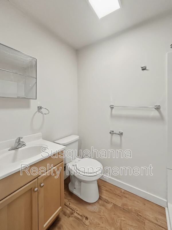 Building Photo - 171 E Derry Rd