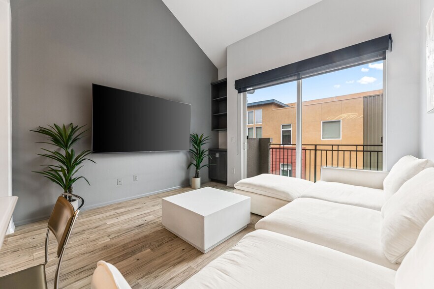 Building Photo - 4060 Glencoe Ave