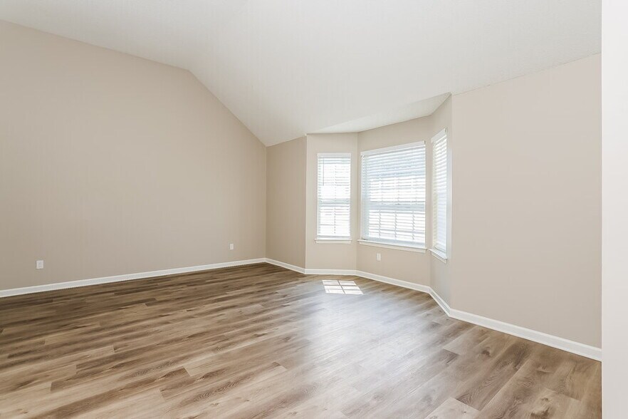 Building Photo - 922 Tara Bend