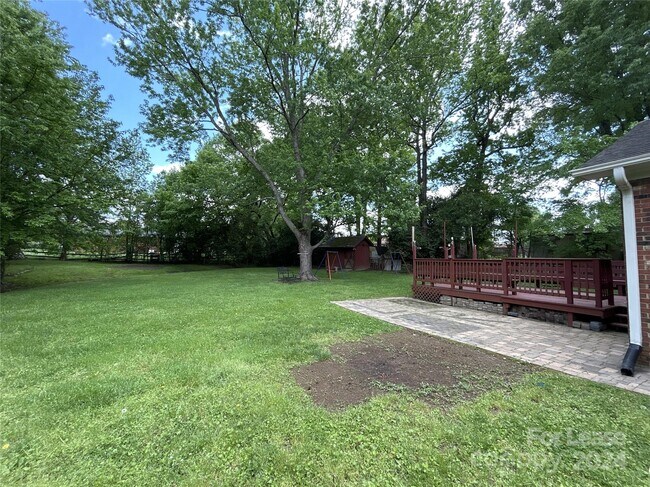 Building Photo - 4614 Cloverdale Ave