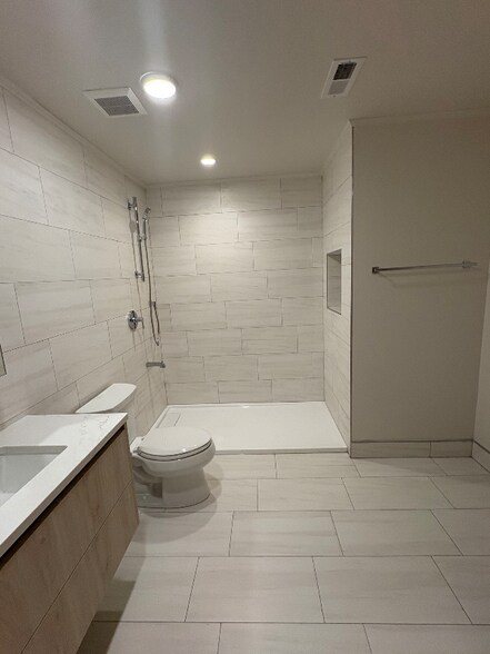 Building Photo - 4601 S Ellis Ave