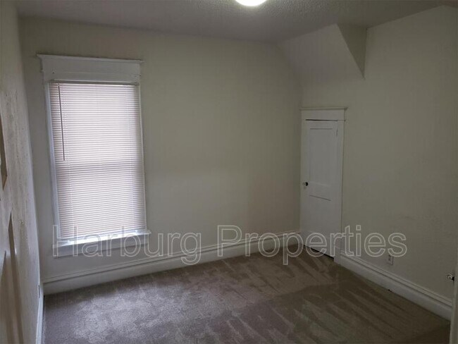 Building Photo - 1620 Grove St