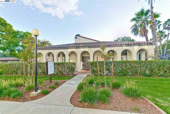 Building Photo - COMING SOON! $2850 / 2 BR - GORGEOUS REMOD...